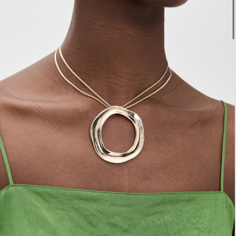 Ettika Round Pendant Necklace